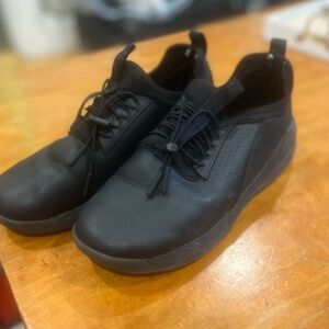 Clove healthcare shoes